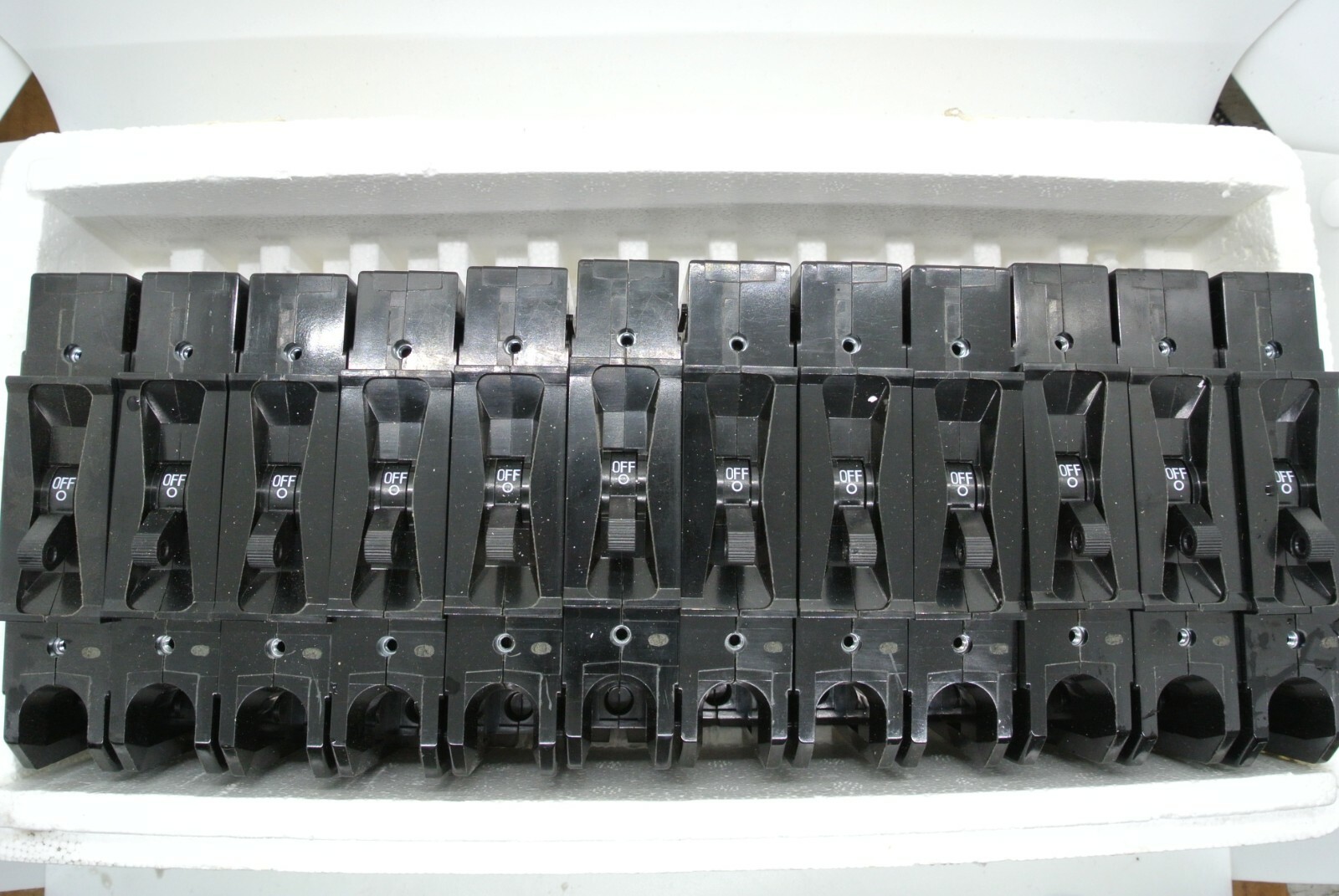 EA1-B2-12-614-2GA-BB Carling Circuit Breaker 14A 600V 1-Pole Trusted Distributor EA1-B2-12-614-2GA-BB Carling Circuit Breaker 14A 600V 1-Pole