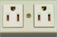 AmericanDenki 7117GHDZ-BK Outlets Ground Form 2P 15A 125V