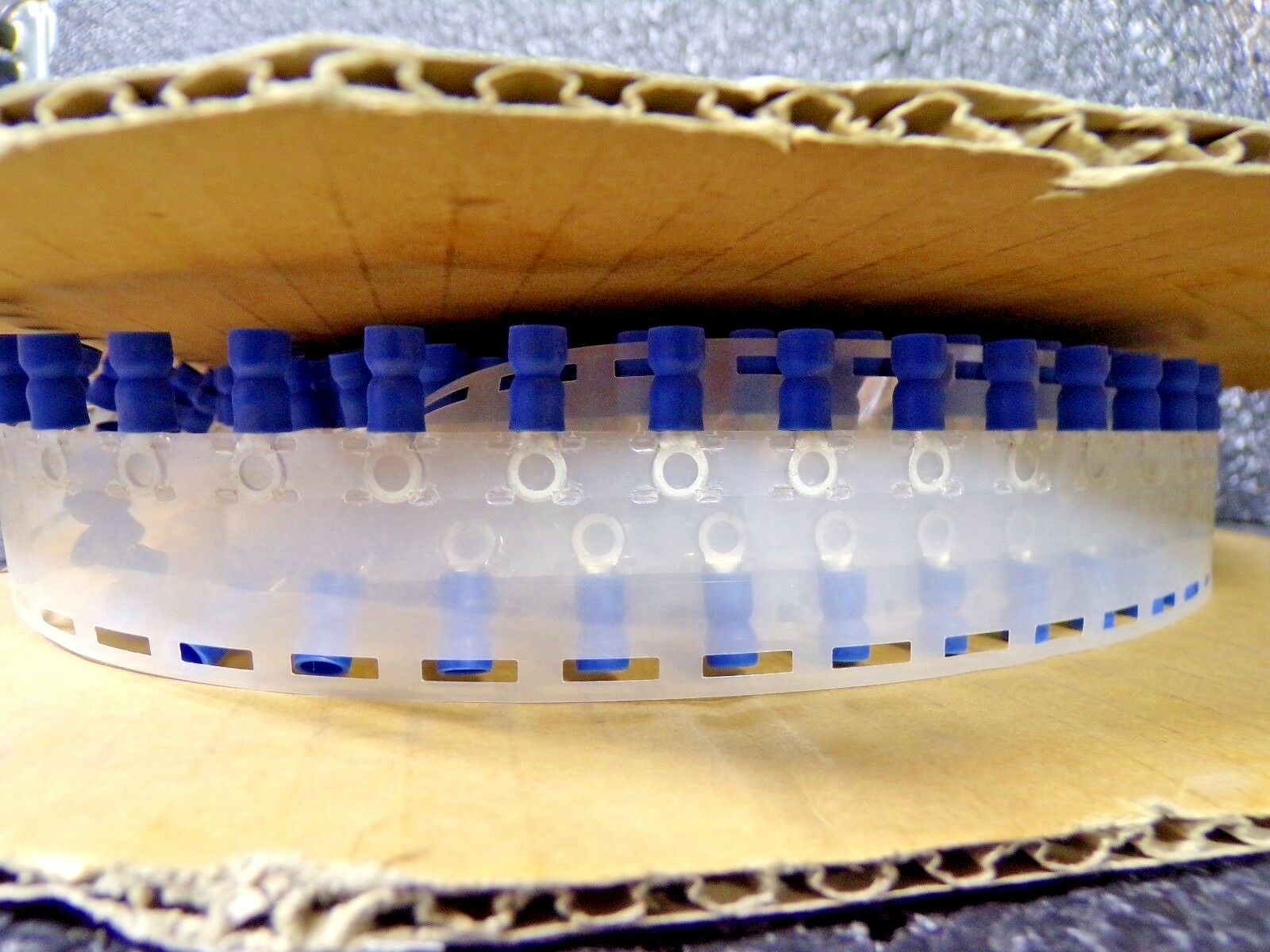 FVL1614S3R2 Hoffman Insulated Ring Lug Terminal #6 Stud Size Blue 16-14AWG Trusted Distributor FVL1614-S3R2 Electronic Components