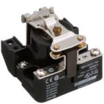 8501CDO21V60 SquareD Relay 8A 220V Panel Mount